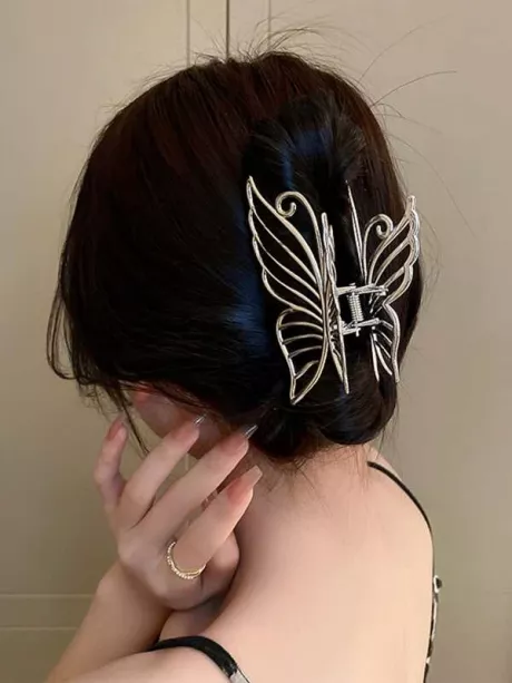 Prenedor de cabelo com desenho de borboleta - SHEIN