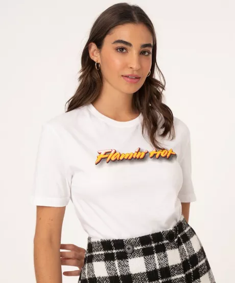 Camiseta de Algodão Ampla "Flamin Hot" Cheetos Manga Curta Decote Redondo Off White - C&A