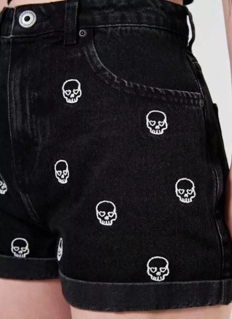 short mom jeans preto caveirinhas - youcom: vem cá conferir suas peças favoritas
