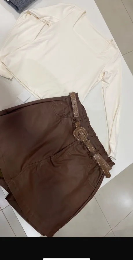 sa saia marrom + essa blusa branca