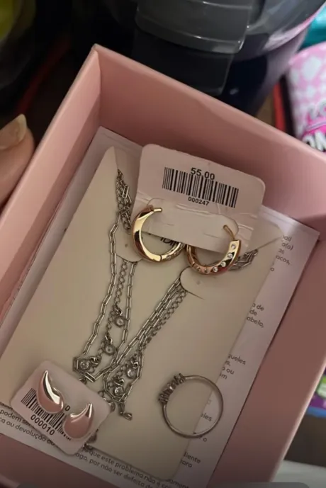 Esse já foi comprado, mas, gosto de ver tudo o que meu escravinho já gastou comigo