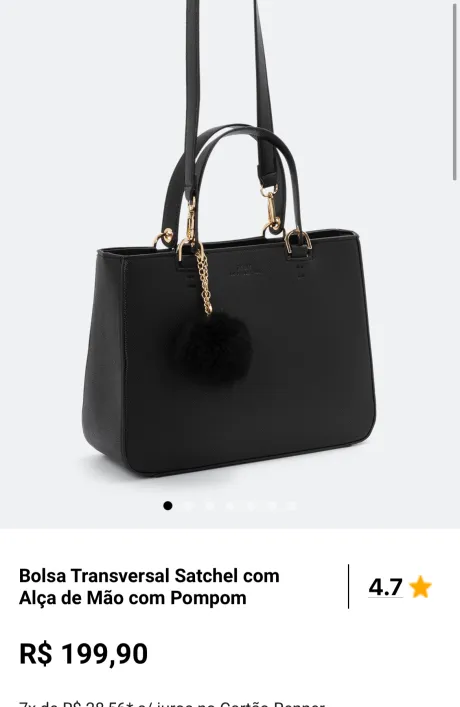 Dê uma olhada no produto Bolsa Transversal Satchel com Alça de Mão com Pompom. Confira ele em https://www.lojasrenner.com.br/p/-/A-650448780-br.lr?sku=650448801